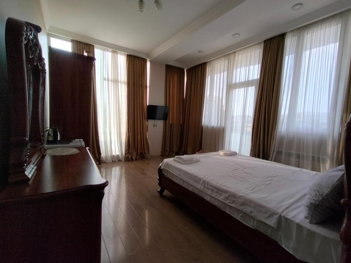 New Star Hotel Tbilisi Buitenkant foto