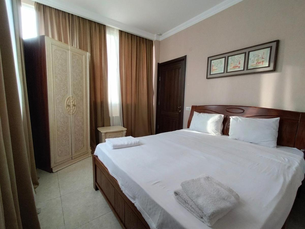 New Star Hotel Tbilisi Buitenkant foto